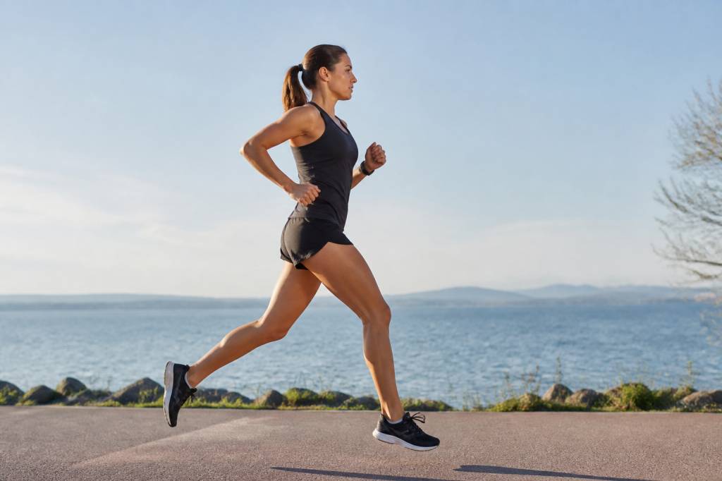 Comment améliorer sa foulée en course à pied : les clés pour courir plus efficacement et sans se blesser